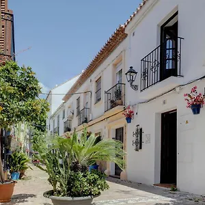 https://unique-andalusian-townhouse-next-to-beach.es-andalucia.com