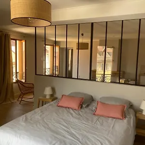 https://appartement-centre-annecy-100m-du-lac.hotels-rhonealpes.com